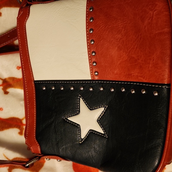 Montana West  crossbody concealed bag. Gently used, clean inside. - Picture 4 of 6